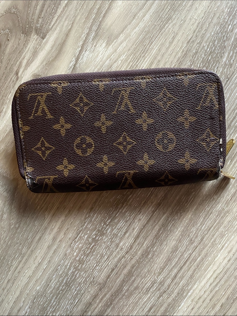 Luis Vuitton Dual Pocket Zippy Wallet in Brown Monogram Print With Gold Hardware - Picture 3 of 5